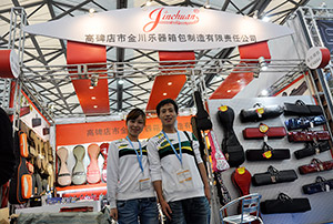 2012年金川樂器箱包應邀參加上海樂器展覽會